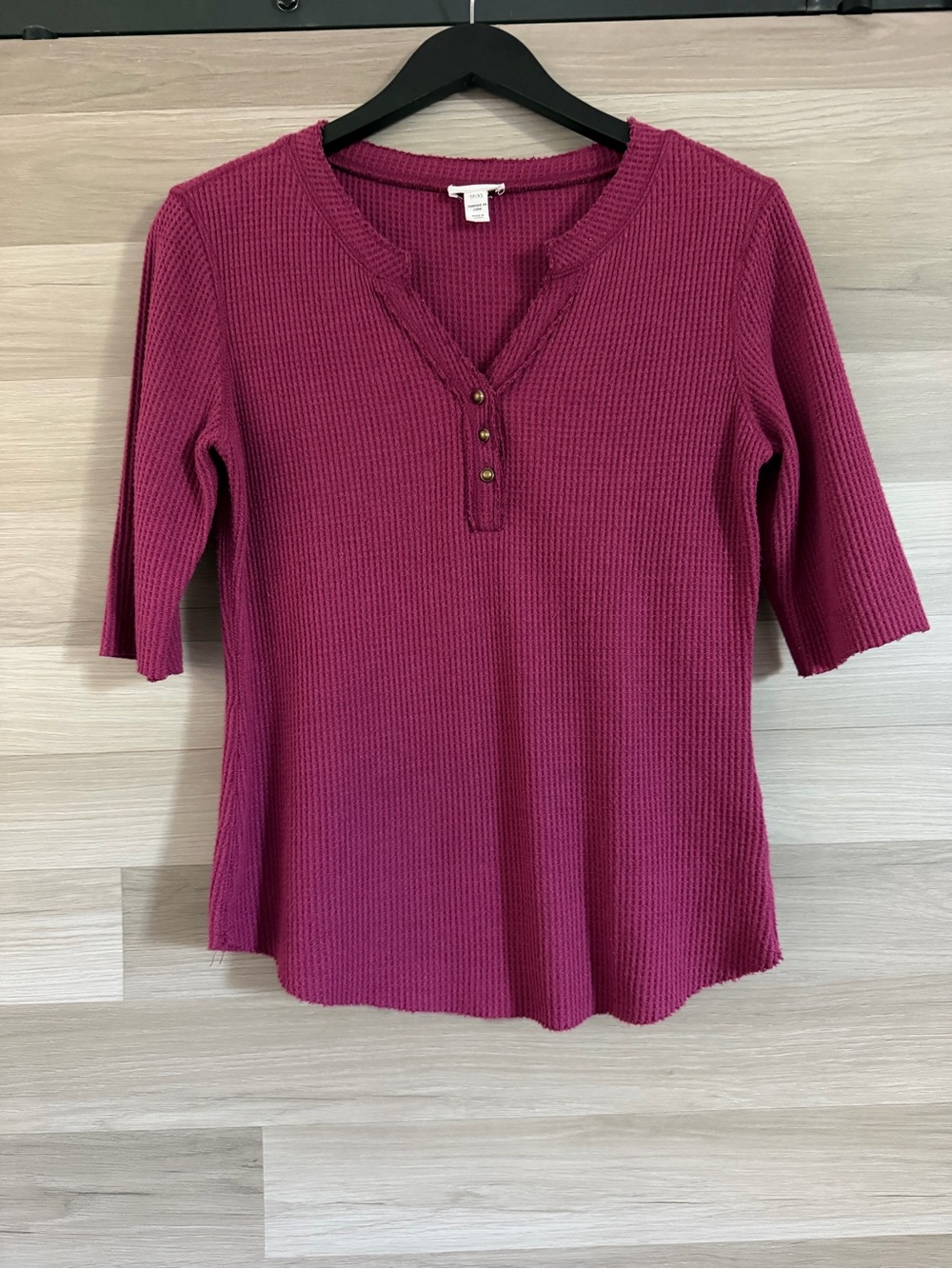 Tribal Jeans Women's Magenta Waffle Knit 3/4 Sleeve Henley Top Like New